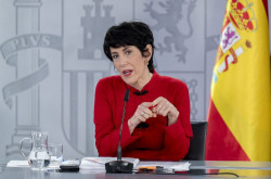 Elma S&aacute;iz defiende gobernar con decretos como en una dictadura