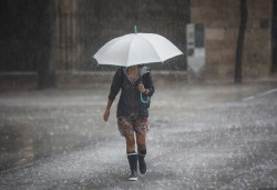 Emergencias sube a nivel rojo la alerta por lluvia en el litoral norte de Alicante y sur de Valencia este domingo