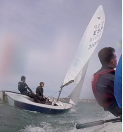 En una dura jornada con viento sur en la bah&iacute;a santanderina, Las tripulaciones el S&C y del Chiqui IV se repartieron las victorias.