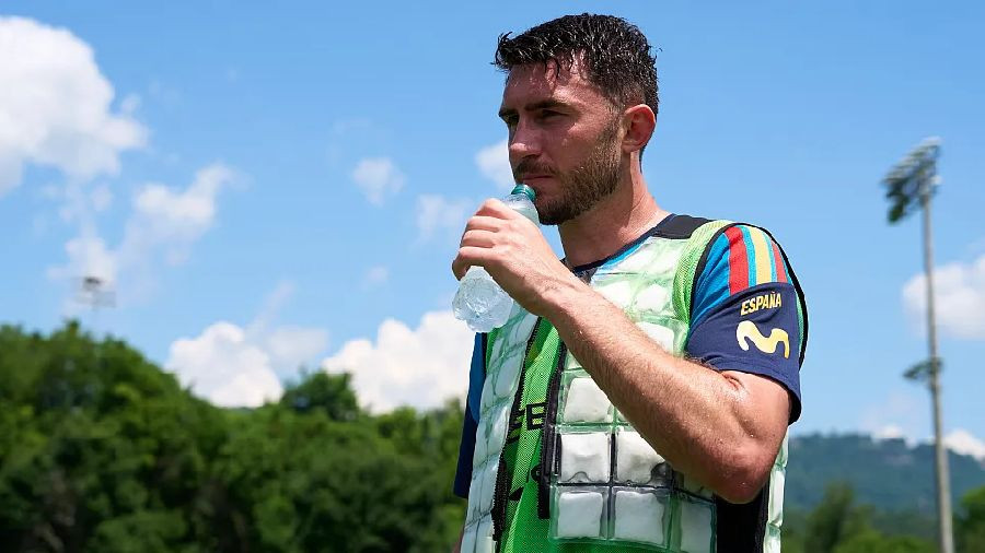 Espa&ntilde;a estrena nuevos chalecos refrigerantes para combatir el calor de los entrenamientos