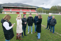 Eva Fern&aacute;ndez ayudara al  Ayuntamiento de Santiurde de Toranzo en la renovaci&oacute;n de su campo de f&uacute;tbol