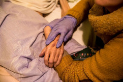 Expertos m&eacute;dicos y &eacute;ticos abogan por generalizar el uso de la anestesia general para los pacientes moribundos