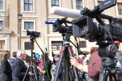 FAPE exige el fin de la violencia contra las periodistas y avisa de que el acoso y las amenazas "van en aumento"