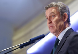 Feij&oacute;o denuncia en Bruselas la "deriva" del Gobierno y critica el choque con EEUU en plena guerra de Ir&aacute;n