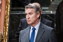 Feij&oacute;o llama "cobarde" a S&aacute;nchez por "amordazar" al Parlamento y el presidente reitera que las elecciones ser&aacute;n en 2027
