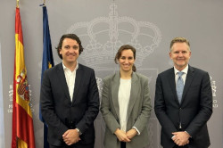 Fenin transmite a Sanidad su preocupación por el impacto de los aranceles en el acceso a tecnologías sanitarias de EEUU