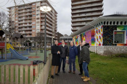 Francisco Martín, acompañado del alcalde de Laredo, Juan Ramón López y los directores generales, Pelayo y Bocanegra, inauguran el nuevo alumbrado de Laredo