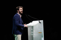 Garc&iacute;a-Gallardo denuncia que la mujer de Abascal cobra de un proveedor de Vox por consultor&iacute;a a una sociedad en p&eacute;rdidas