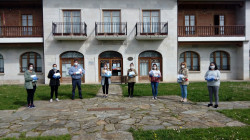 Gast&oacute;n G&oacute;mez, alcalde de Sta. Mar&iacute;a de Cay&oacute;n, repartir&aacute; con varios voluntarios las mascarillas donadas por Nestl&eacute;