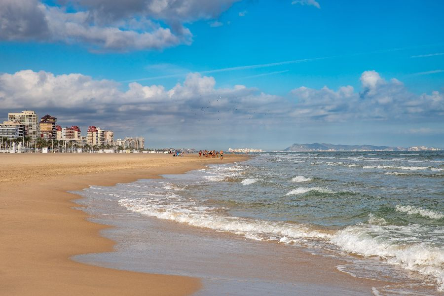 Generalitat se al&iacute;a con otras CCAA para exigir al Gobierno las obras de regeneraci&oacute;n del litoral y paralizar deslindes