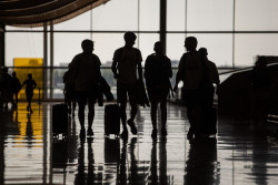 Gobierno y al menos nueve CCAA conceden ayudas de hasta 6.000 euros al retorno de emigrantes espa&ntilde;oles