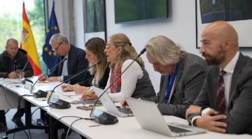 Gobierno y sindicatos  por las 35 horas y por qu&eacute; no por la misma regla de tres 30 horas