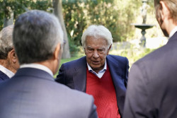 Gonz&aacute;lez dice que votar&aacute; en blanco e ironiza: "Si nos visita 15 veces m&aacute;s Milei es posible que gane S&aacute;nchez"
