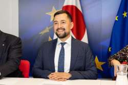 Groenlandia avisa de que los tiempos de "tomar un pa&iacute;s" se acabaron y dice que el di&aacute;logo con EEUU contin&uacute;a