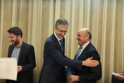 Guindos ve a De Cos un "magn&iacute;fico" candidato al BCE, pero recuerda que no eligen economistas ni menos que sepan, sino pol&iacute;ticos ignorantes