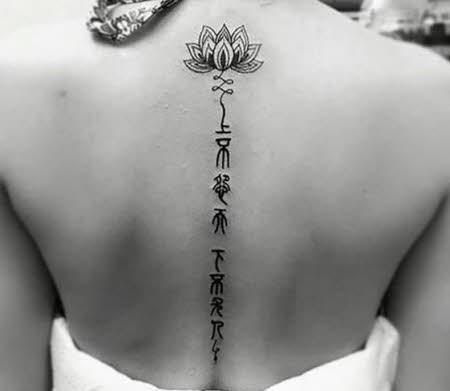 Tatuajes Femeninos - Tatuaje en medio de la espalda/Spine tattoo