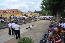 Hazas de Cesto colabora con la Pe&ntilde;a Bol&iacute;stica Beranga en la implantaci&oacute;n de medidas frente al Covid
