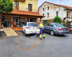  Hazas de Cesto refuerza los trabajos de desinfecci&oacute;n en establecimientos abiertos al p&uacute;blico