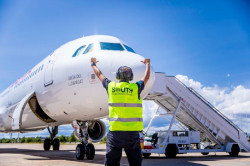 IAG, Inditex y Santander lideran las ca&iacute;das del Ibex tras el ataque a Ir&aacute;n con descensos de hasta el 7%