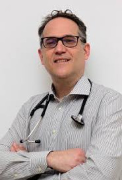 Ignacio Durán oncólogo de Valdecilla pide acelerar el acceso a la innovación farmacológica para el tratamiento del cáncer de riñón