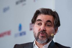 Ignacio Juli&aacute; (Banco Santander): "Europa no puede regular m&aacute;s deprisa de lo que innova"