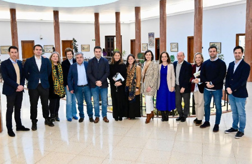 Igual anuncia, imaginamos para contentar a sus seguidores  un aparcamiento disuasorio en la S-20, la apertura del recinto ferial en 2027 tres nuevas parcelas de VPO