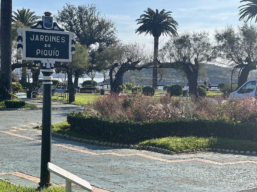Igual duplica el coste de las obras de Piqu&iacute;o y se queda tan -"ancha"-, al menos no ha ordenado destruir los jardines como hizo con la Plaza Italia