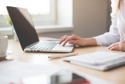 Industria convoca una beca de formaci&oacute;n para graduados en Marketing, Publicidad o Periodismo