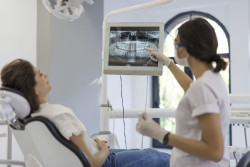 Investigadores españoles logran modificar químicamente un material usado en dispositivos para prevenir infecciones