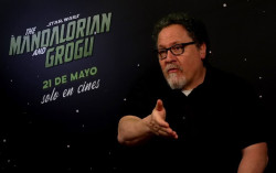 Jon Favreau: "`The Mandalorian and Grogu` es la pel&iacute;cula para llevar al cine a alguien que nunca haya visto `Star Wars`"