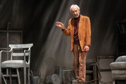 Jos&eacute; Sacrist&aacute;n cierra el Festival de Invierno de Torrelavega con `Se&ntilde;ora de rojo sobre fondo gris`