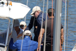 Juan Carlos I sale a navegar en Sanxenxo tras no acudir al acto de conciliación con Revilla