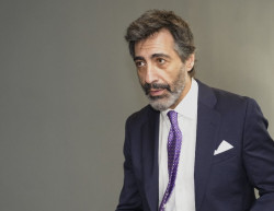 Juan del Val que trabaja en el Grupo Planeta gana el Premio Planeta 2025 con `Vera, una historia de amor`