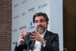 Juli&aacute; (Banco Santander) pide "ajustar la regulaci&oacute;n" para evitar penalizar el crecimiento