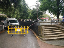 La alcaldesa intenta paliar el cierre del aparcamiento de Pombo enviando a los residentes del parking de Pombo a los extremos de la ciudad