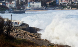 La borrasca `Goretti` deja lluvia y temporal mar&iacute;timo en el norte, con olas de m&aacute;s de 6 metros, y las temperaturas suben