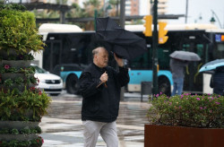 La borrasca Leonardo dejar&aacute; este lunes lluvias en toda la Pen&iacute;nsula y rachas de viento muy fuertes en el suroeste