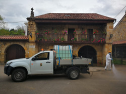 La Brigada de Obras del Ayuntamiento de Santa Mar&iacute;a de Cay&oacute;n contin&uacute;a con la desinfecci&oacute;n y limpieza de todos los pueblos del municipio