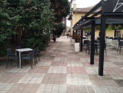 La C&aacute;mara de Torrelavega re&uacute;ne en un libro las historias de 88 comercios que forman parte de la vida de la ciudad