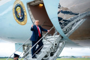 La Casa Blanca impide a los periodistas de CNN subir al Air Force One para cubrir a Trump en un viaje a Tennessee