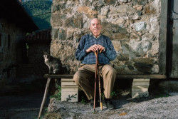 La Casa de las Doñas acoge una exposición de retratos de los habitantes de Enterrías