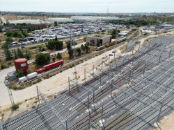 La CNMC da tres meses a Adif para liberar v&iacute;as en terminales de mercanc&iacute;as