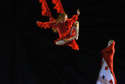 La compañía de danza MOMIX estrena en España su nuevo espectáculo `Alice`