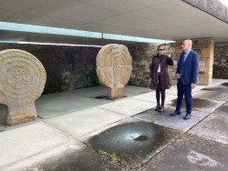 La consejera de Cultura visita el parque de Las Estelas e infraestructuras deportivas en Los Corrales