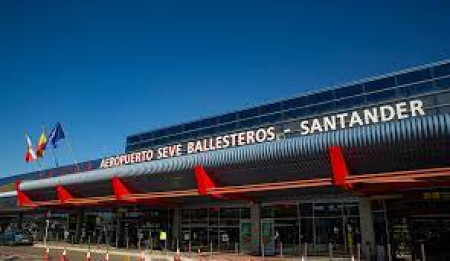 La delegada del Gobierno de Sánchez, Quiñones, hace un anuncio-publicitario de 9,5 millones en el aeropuerto de Santander en cinco años cuando en aeropuertos en 2021 se han invertido 829 millones