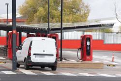 La DGT inicia hoy una campaña de control de furgonetas ante la celebración del `Black Friday`