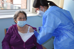  La disposici&oacute;n a vacunarse aumenta hasta el 60% en enero