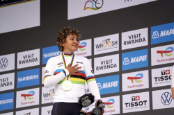La española Paula Ostiz se corona campeona del mundo júnior de ruta