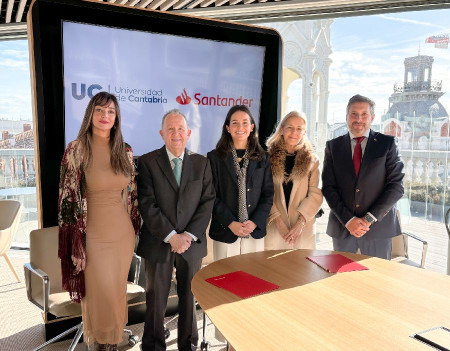 La estudiante de Medicina de la UC, Carmen de la Iglesia, recibe el Premio Santander Excelencia 3600