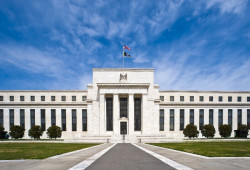 La Fed mantiene estables los tipos de inter&eacute;s, pero rompe su unanimidad